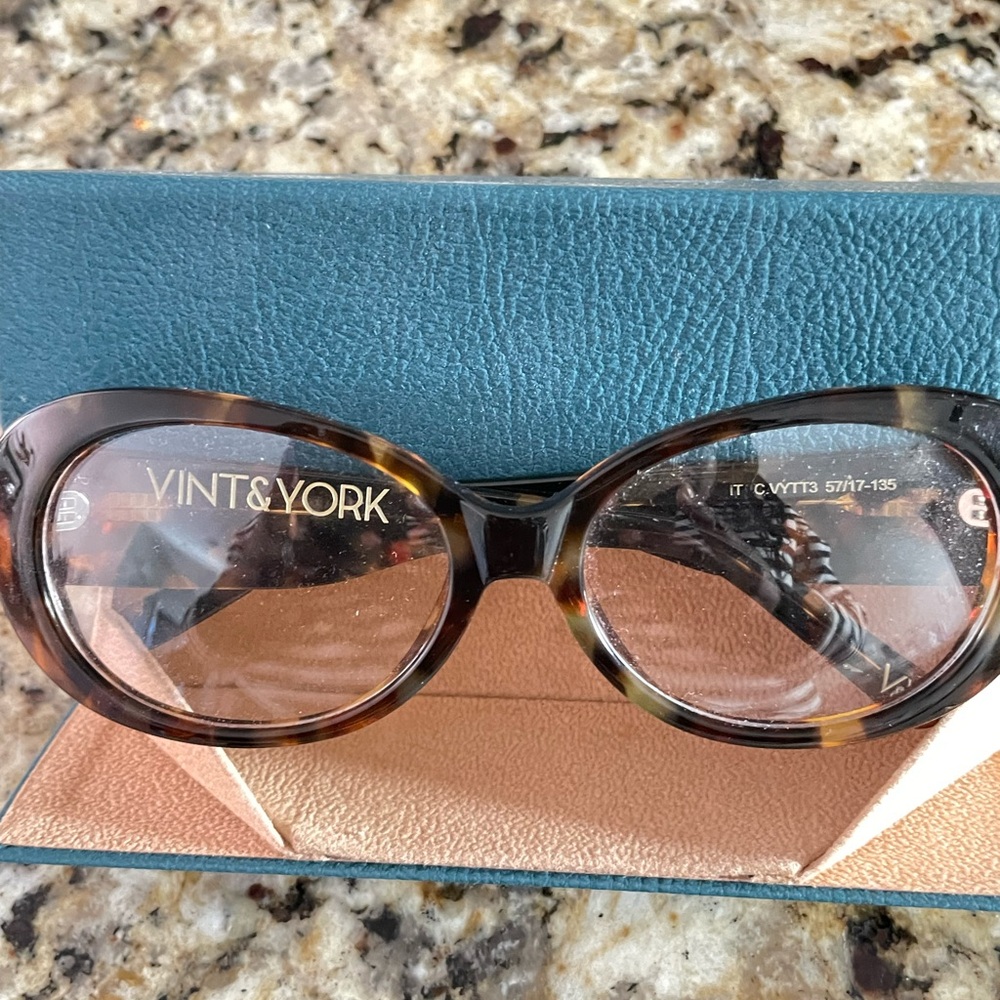 Vint and York tortoise shell eyeglass frames brand new